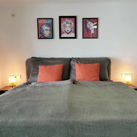 Neues City Center Piano Appartement Mit Netflix Klagenfurt am Woerthersee Buitenkant foto