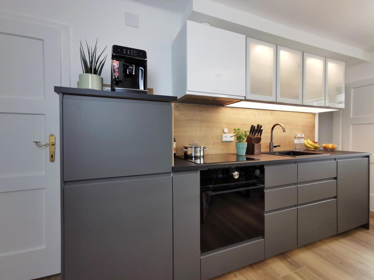 Neues City Center Piano Appartement Mit Netflix Klagenfurt am Woerthersee Buitenkant foto