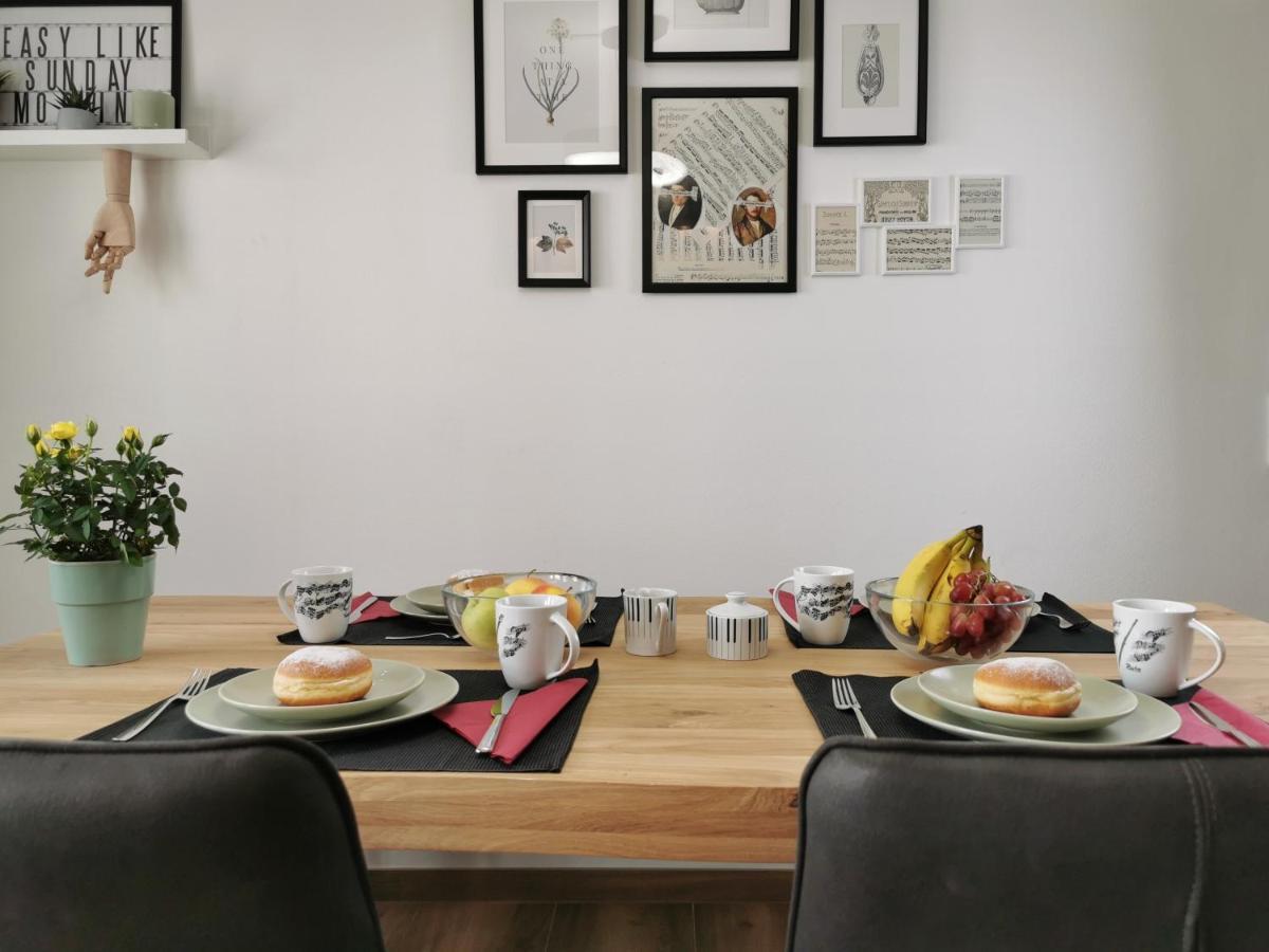 Neues City Center Piano Appartement Mit Netflix Klagenfurt am Woerthersee Buitenkant foto