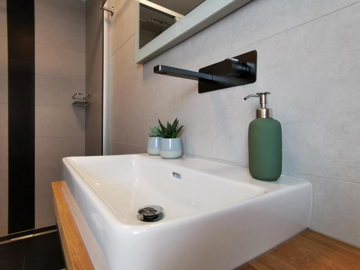 Neues City Center Piano Appartement Mit Netflix Klagenfurt am Woerthersee Buitenkant foto