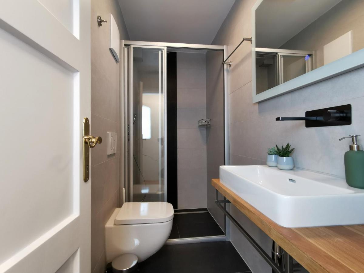 Neues City Center Piano Appartement Mit Netflix Klagenfurt am Woerthersee Buitenkant foto