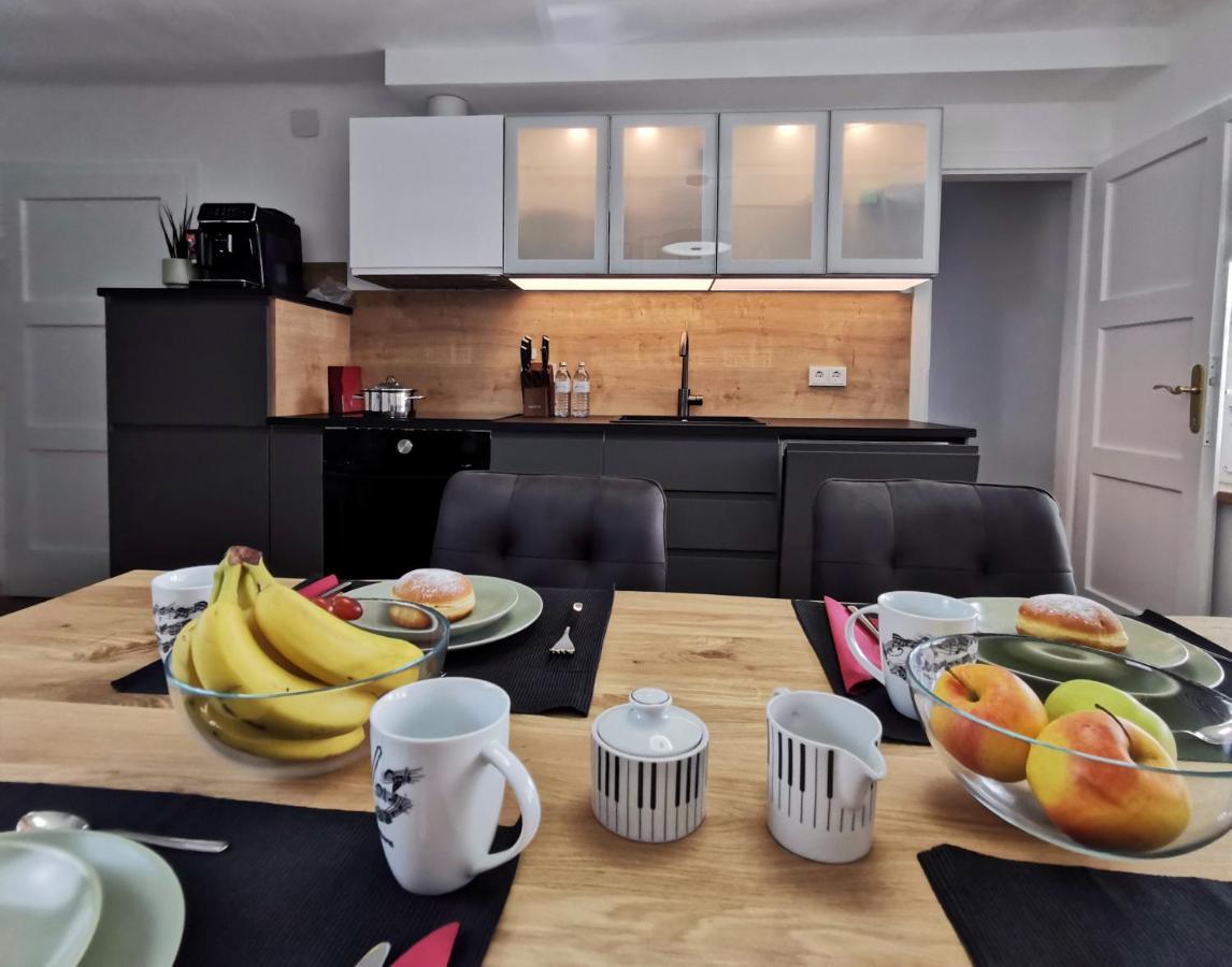 Neues City Center Piano Appartement Mit Netflix Klagenfurt am Woerthersee Buitenkant foto
